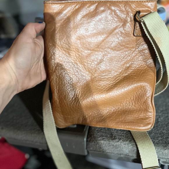 Black Crossbody Bag with Adjustable Strap and Zipper Closure - Picture 6 of 10